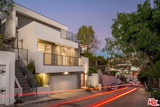 3907 De Longpre Ave, Los Angeles, CA 90027