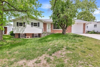 2416 Mayer Dr, Saint Charles, MO 63301