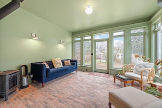 304 E Union St, Manchester, IA 52057