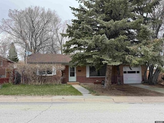 323 McMicken St, Rawlins, WY 82301