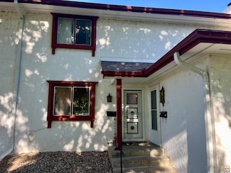 2002 Greenbriar Dr, Emporia, KS 66801