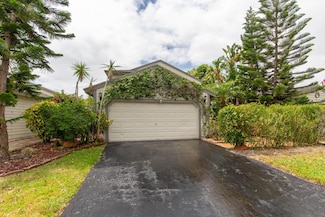 2565 Bedford Mews Dr, Wellington, FL 33414