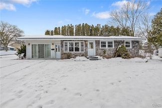 101 Moyer Heights Dr, Liverpool, NY 13088