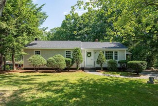 7 Leonard Ave, Hooksett, NH 03106