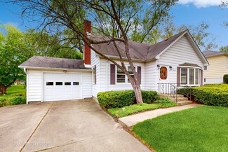 4209 W Crystal Lake Rd, McHenry, IL 60050