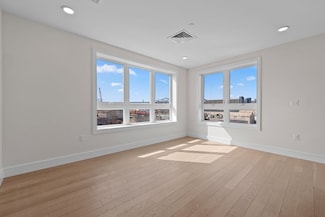 301 Border St Unit 211, Boston, MA 02128