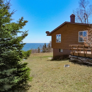 7168 Bayview Dr, Tofte, MN 55615
