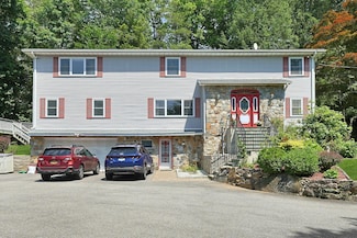49 Nanny Hagen Rd, Thornwood, NY 10594