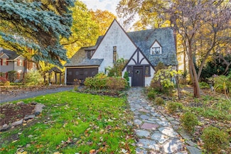 21 Hillsboro Rd, Rochester, NY 14610