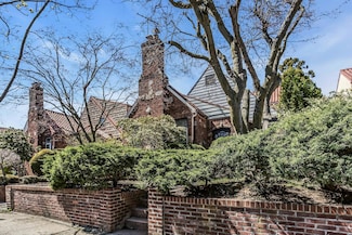 5012 194th St, Fresh Meadows, NY 11365