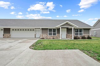 120 Bailey Dr, Manchester, IA 52057