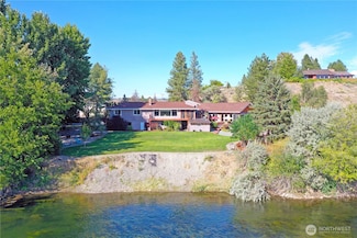 725 Okoma Dr, Omak, WA 98841