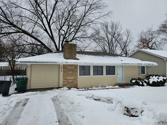 616 S Broadway St, McHenry, IL 60050