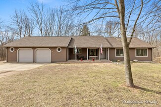 162 E 56th St, Newaygo, MI 49337