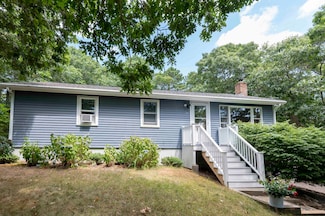 24 Blackthorn Cir, East Falmouth, MA 02536