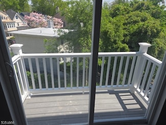 118 N Grove St, East Orange, NJ 07017