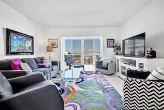 3800 Hillcrest Dr Unit 709, Hollywood, FL 33021