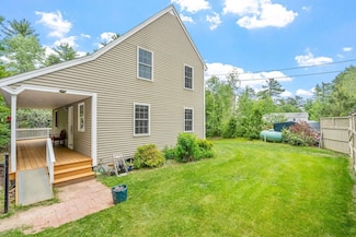 82 Robinhood Rd, East Wakefield, NH 03830