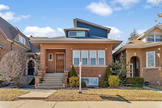 5724 N Sacramento Ave, Chicago, IL 60659