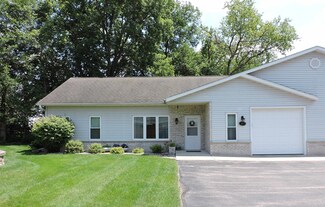 1009 Edgewater Rd, Fort Atkinson, WI 53538