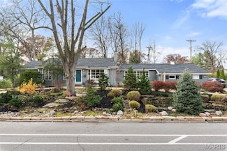 581 W Lockwood Ave, Saint Louis, MO 63119