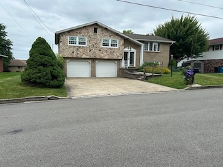 307 Debora Dr, Latrobe, PA 15650