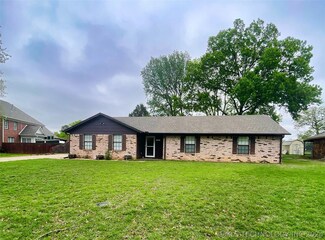 411 Hickory Dr, Henryetta, OK 74437