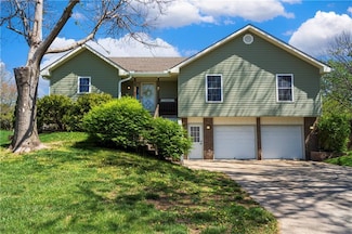 14305 S Cottonwood Dr, Olathe, KS 66062