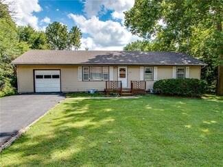 1509 E Glenn Dr, Lawrence, KS 66044