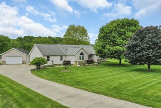 4700 Chestnut Hills Rd NE, Newark, OH 43055