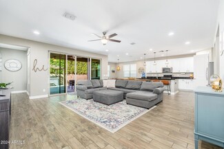 2922 W Amber Sun Dr, Phoenix, AZ 85085