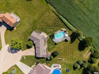 27062 238th St, Le Claire, IA 52753