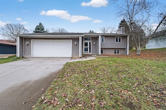 107 Ravine Rd, Mount Horeb, WI 53572