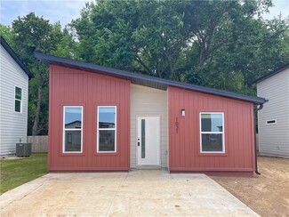 1021 Reading Railroad Ln, Centerton, AR 72719