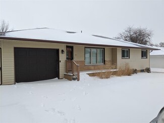 507 N 3rd St, Plainview, NE 68769