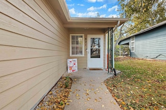 821 Mission Ave, Manhattan, KS 66502