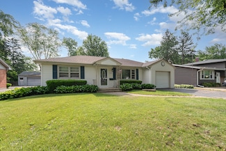 609 Oakwood Dr, Grayslake, IL 60030
