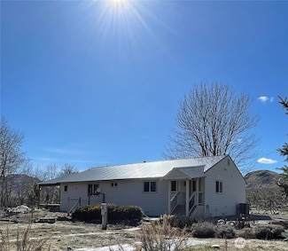 7 Larson Rd, Okanogan, WA 98840