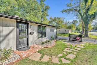 2806 S Roosevelt Dr, Evansville, IN 47714