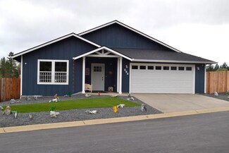 328 Cedar Ridge Dr, Cave Junction, OR 97523