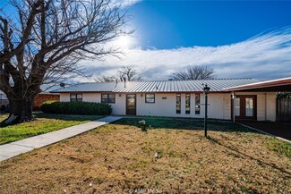 1106 E Mcarthur St, Rotan, TX 79546