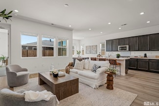 7337 Oakmont Ln, Sparks, NV 89441