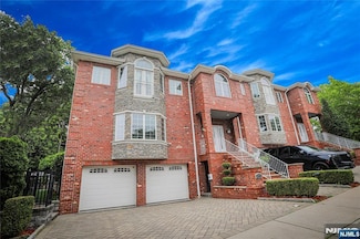 296 Forest Rd, Fort Lee, NJ 07024