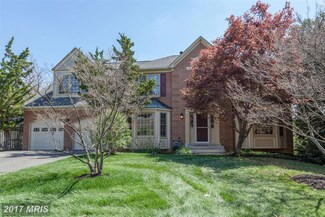 7980 Foxmoor Dr, Dunn Loring, VA 22027