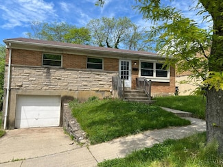 3025 Aquadale Ln, Cincinnati, OH 45211