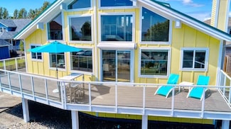 1630 Edwards Dr, Point Roberts, WA 98281