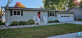 1106 12th St S, Brookings, SD 57006