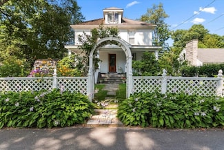 23 Robinson Ave, Bennington, VT 05201