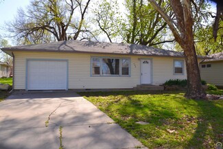 604 S 4th St, Osage City, KS 66523