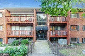 53 Skyhill Rd Unit 104, Alexandria, VA 22314